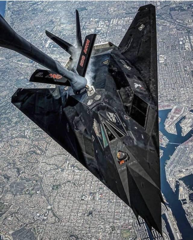 6910