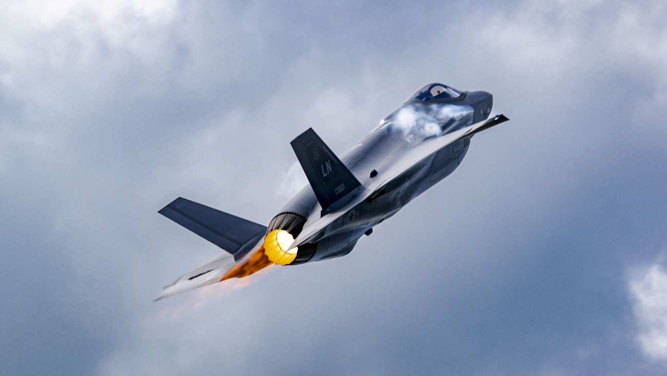 66a02bf80e226_F35-Delivery-1